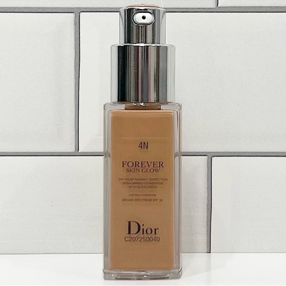 Dior 4N Neutral Medium Forever Skin Glow Foundation .67oz